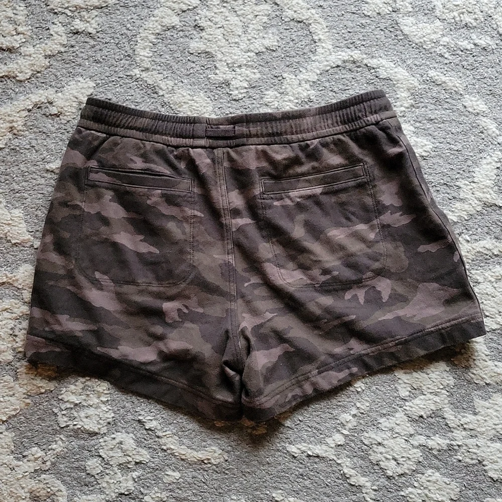 Athleta Farallon Camo Shorts 8